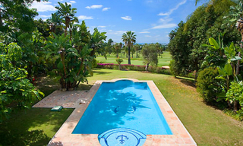 Frontline golf villa te koop, eerste lijn golf, Nueva Andalucia, Marbella 