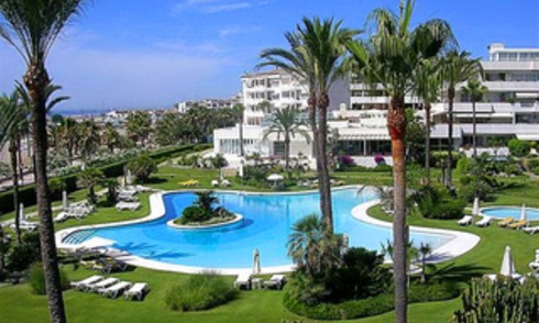 Beachfront luxe appartement te koop in Los Granados, Puerto Banus - Marbella 