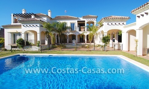 Luxe beachside villa te koop in Marbella 