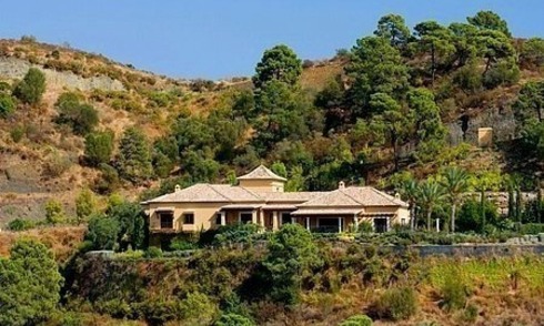 Luxe villa te koop op Marbella Club Golf Resort te Benahavis 