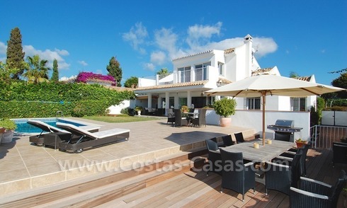 Beachside villa te koop - El Rosario, Marbella Oost 