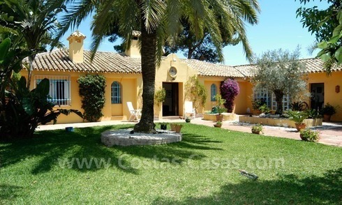 Rustieke villa – finca met paardenstallen en manege te koop in Marbella aan de Costa del Sol 