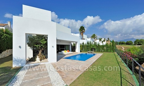 Exclusieve moderne villa te koop direct aan de golfbaan in Benahavis - Marbella 