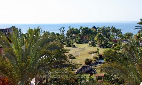 Luxe penthouse te koop, eerstelijnstrand complex, New Golden Mile, Marbella - Estepona 