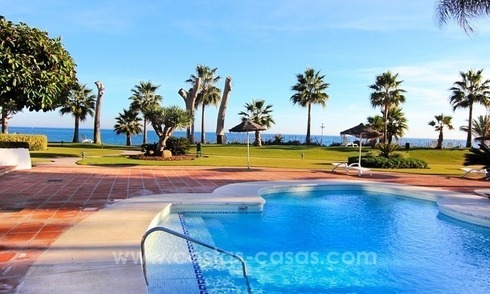 Prachtig en ruim penthouse te koop, eerstelijnstrand complex op de New Golden Mile, Estepona 