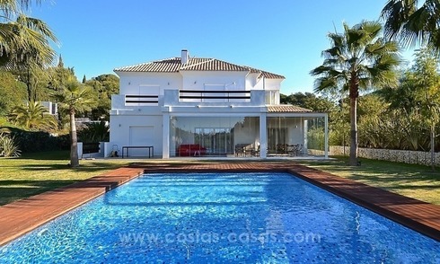 Opportuniteit! Moderne villa te koop in Elviria, Marbella oost 