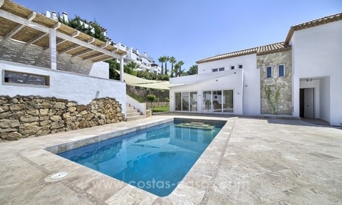 Hedendaagse villa te koop in Nueva Andalucia te Marbella 