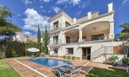 Luxe villa te koop met zeezicht in Benahavis - Marbella 