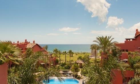 Exclusief penthouse appartement te koop in een eerstelijnstrand complex, New Golden Mile, Marbella - Estepona 