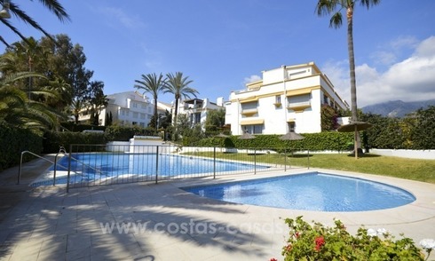 Beachside townhouse te koop op de Golden Mile in Marbella 