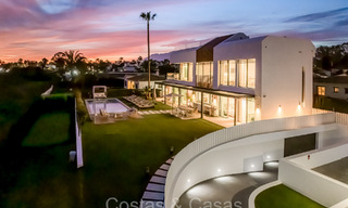 Instapklare ultramoderne design villa direct aan het strand te koop, New Golden Mile, Marbella - Estepona. 72230 