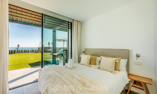 Instapklare ultramoderne design villa direct aan het strand te koop, New Golden Mile, Marbella - Estepona. 72247 