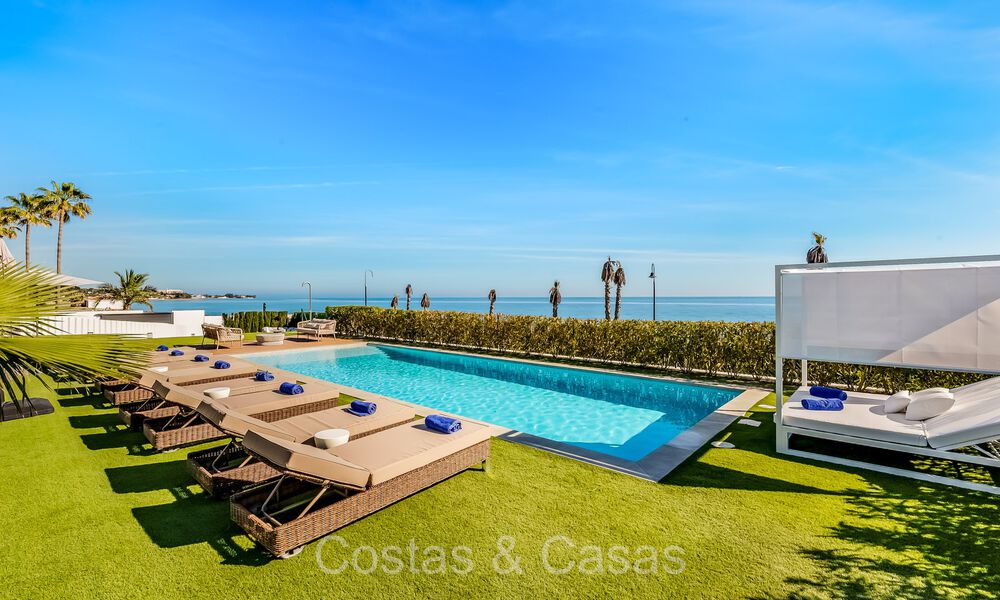 Instapklare ultramoderne design villa direct aan het strand te koop, New Golden Mile, Marbella - Estepona. 72253