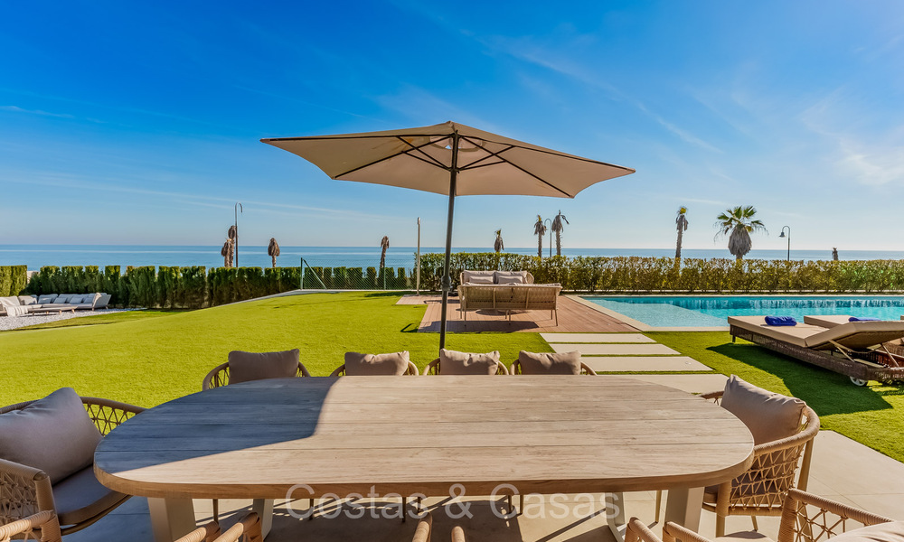 Instapklare ultramoderne design villa direct aan het strand te koop, New Golden Mile, Marbella - Estepona. 72259