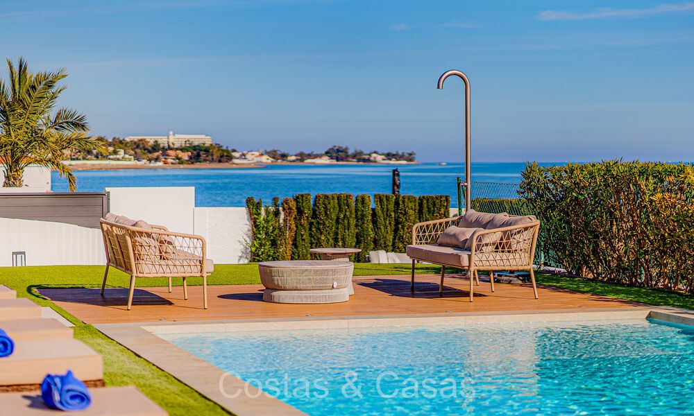 Instapklare ultramoderne design villa direct aan het strand te koop, New Golden Mile, Marbella - Estepona. 72272