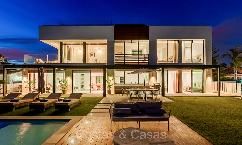 Instapklare ultramoderne design villa direct aan het strand te koop, New Golden Mile, Marbella - Estepona. 72287