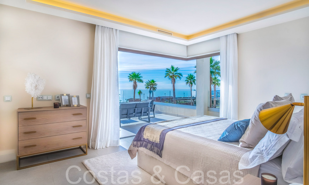 Luxueuze eerstelijns strandvilla te koop in een nieuw, exclusief complex, New Golden Mile, Marbella - Estepona 69830