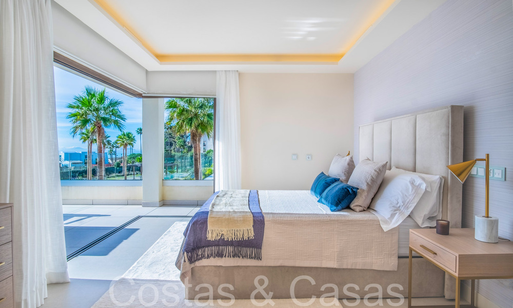 Luxueuze eerstelijns strandvilla te koop in een nieuw, exclusief complex, New Golden Mile, Marbella - Estepona 69831