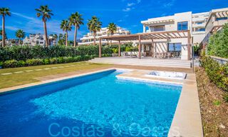Luxueuze eerstelijns strandvilla te koop in een nieuw, exclusief complex, New Golden Mile, Marbella - Estepona 69847 
