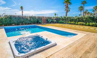 Luxueuze eerstelijns strandvilla te koop in een nieuw, exclusief complex, New Golden Mile, Marbella - Estepona 69848 