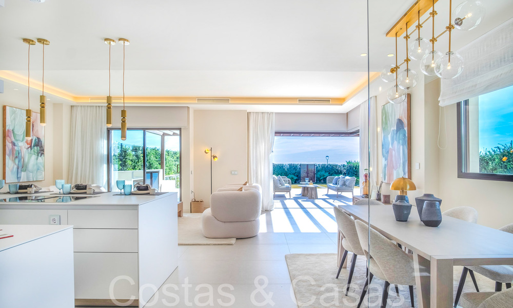 Luxueuze eerstelijns strandvilla te koop in een nieuw, exclusief complex, New Golden Mile, Marbella - Estepona 69857