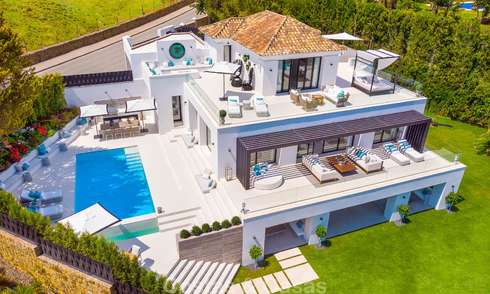 Ruime, mooi gerenoveerde luxe villa te koop, met zee- en golfzicht - Nueva Andalucía, Marbella 8567