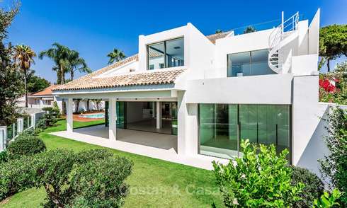 Zeer elegante moderne luxe villa te koop, strandzijde Puerto Banus, Marbella 9566