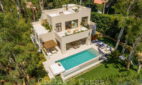 Prachtige nieuwe moderne luxe villa te koop aan het strand te Los Monteros, Oost Marbella 26701