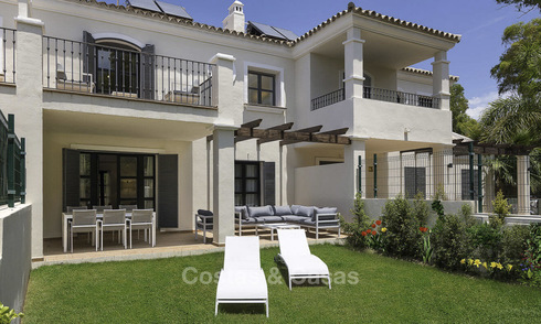 Modern-mediterrane luxe schakelvilla te koop, klaar om in te trekken, strandzijde San Pedro, Marbella 15484