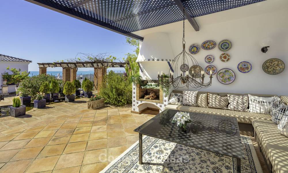 Imposante Andalusische villa met gastenverblijf, tennisveld en ongeëvenaard zeezicht te koop in El Madroñal, Benahavis - Marbella 15987