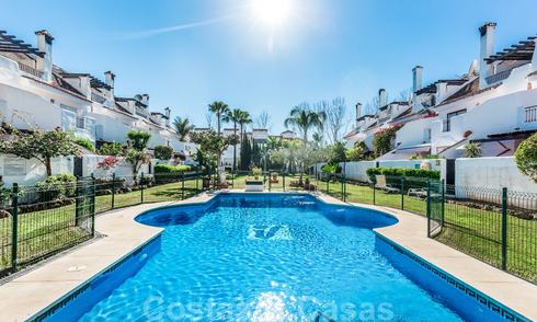 Ruime schakelwoning te koop, op loopafstand van voorzieningen en Puerto Banus in Nueva Andalucia, Marbella 21491