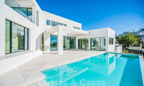 Gloednieuwe moderne luxe villa te koop in Nueva Andalucia, Marbella 26426