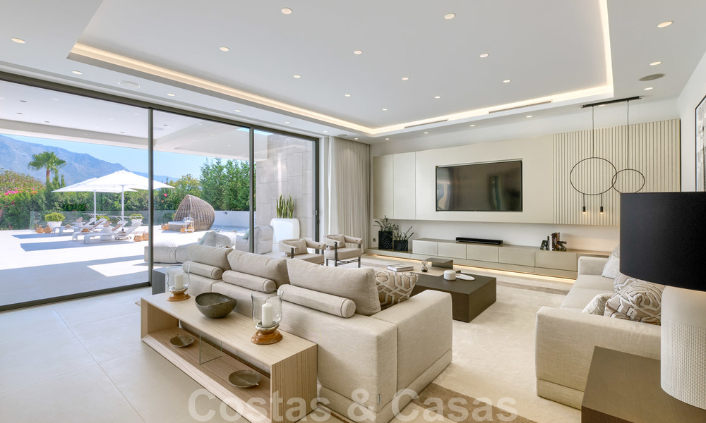 Exclusieve nieuwe moderne villa te koop, direct aan de Las Brisas golfbaan in de Golf Vallei van Nueva Andalucia, Marbella 27447