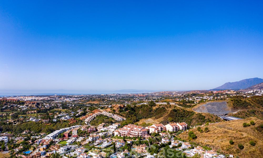 Elegante, nieuwe moderne villa met prachtig panoramisch uitzicht op de kust en de zee te koop, Nueva Andalucia, Marbella 28079