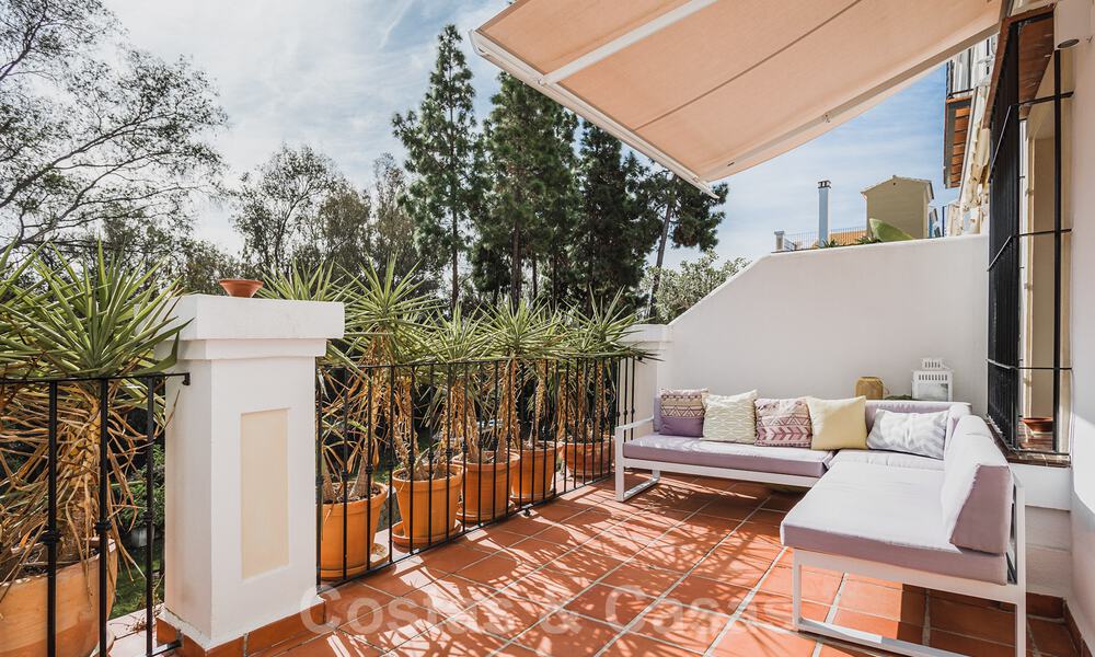 Gerenoveerde eengezinswoning te koop in een omheind complex vlak bij de Puente Romano op de Golden Mile in Marbella 31286