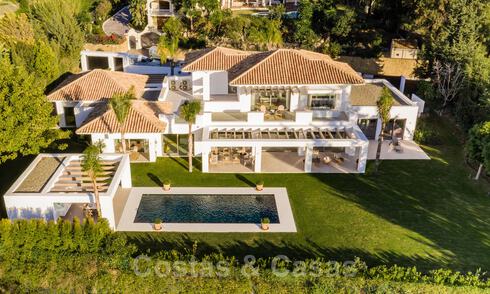 Luxevilla te koop in een tijdloze stijl, dicht bij voorzieningen en de golfbaan op de New Golden Mile tussen Marbella en Estepona 31826