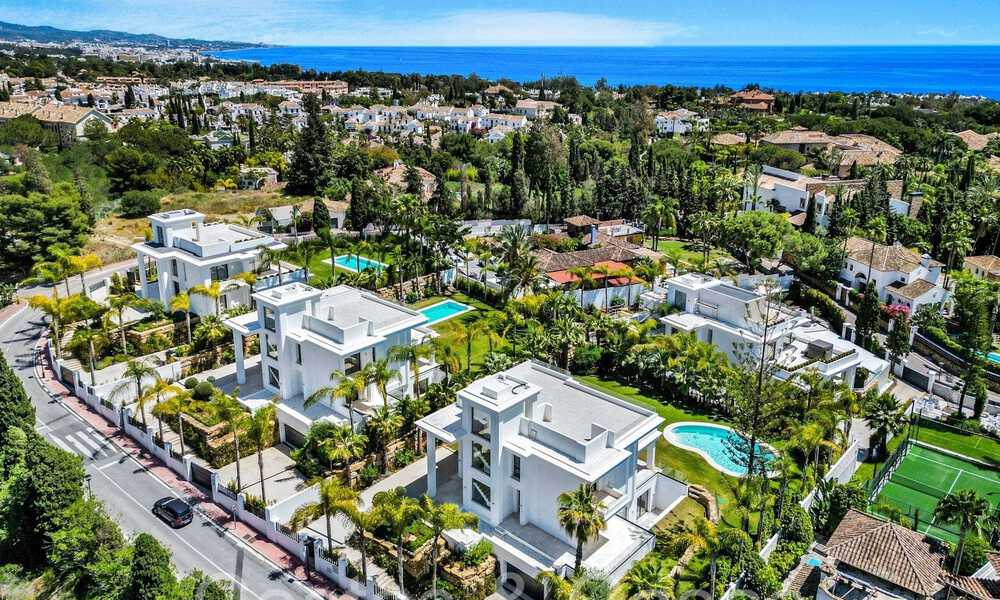 Nieuwe luxevilla's in een moderne klassieke stijl te koop op de prestigieuze Golden Mile in Marbella 69670