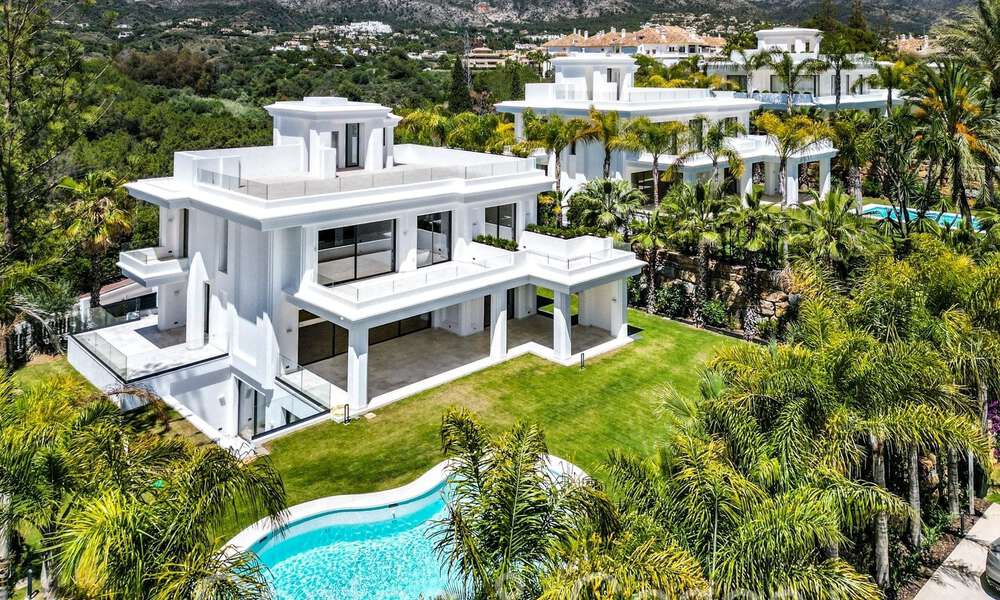 Nieuwe luxevilla's in een moderne klassieke stijl te koop op de prestigieuze Golden Mile in Marbella 69671