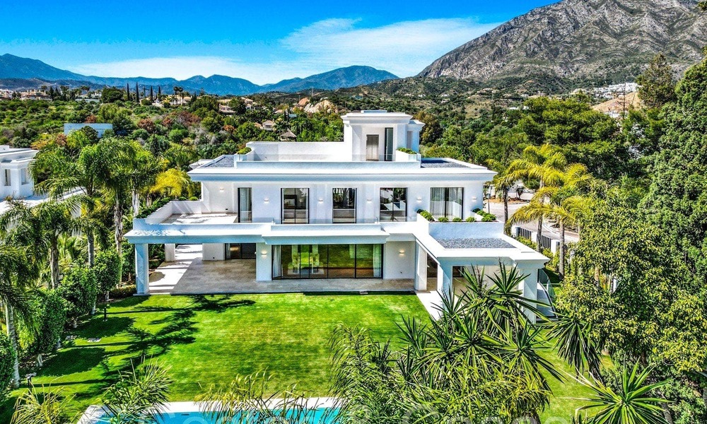 Nieuwe luxevilla's in een moderne klassieke stijl te koop op de prestigieuze Golden Mile in Marbella 69673