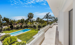 Nieuwe luxevilla's in een moderne klassieke stijl te koop op de prestigieuze Golden Mile in Marbella 69699 