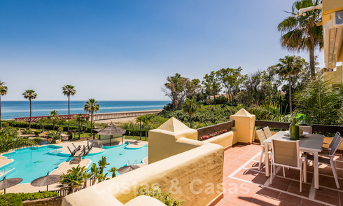 Eigentijds gerenoveerd eerstelijnsstrand Penthouse te koop met 4 slaapkamers en prachtig zeezicht op de New Golden Mile tussen Marbella en Estepona 36927