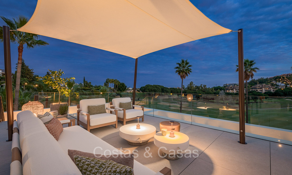 Nieuwe, ultramoderne luxevilla te koop met een architectonisch design, eerstelijns golf Los Naranjos te Nueva Andalucia, Marbella 73095