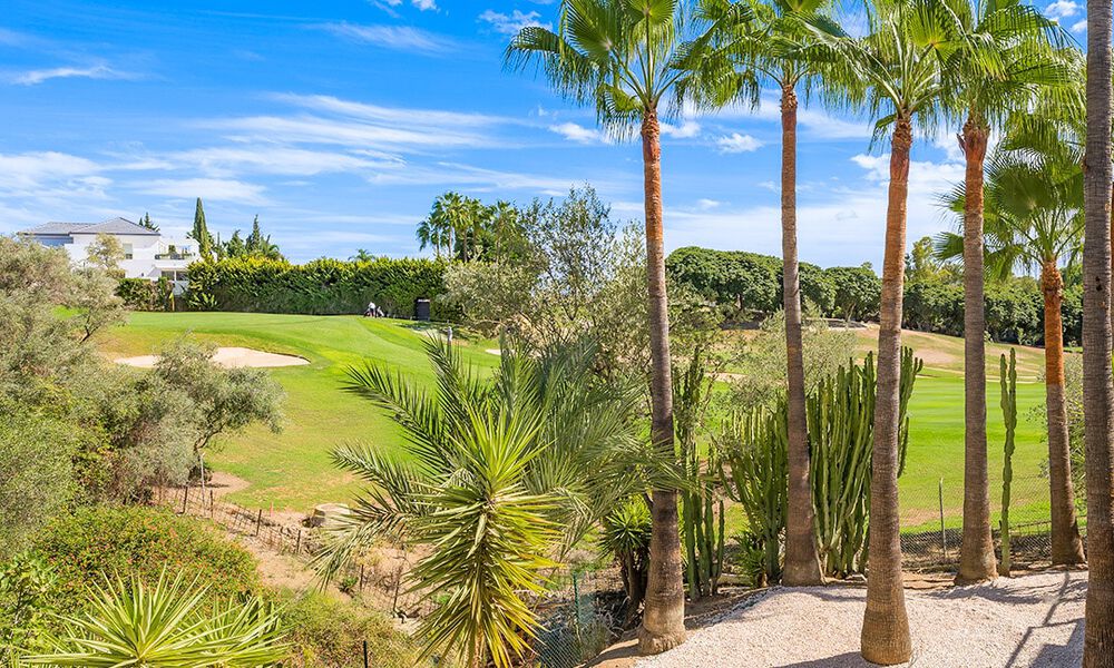 Nieuwe, ultramoderne luxevilla te koop met een architectonisch design, eerstelijns golf Los Naranjos te Nueva Andalucia, Marbella 73096