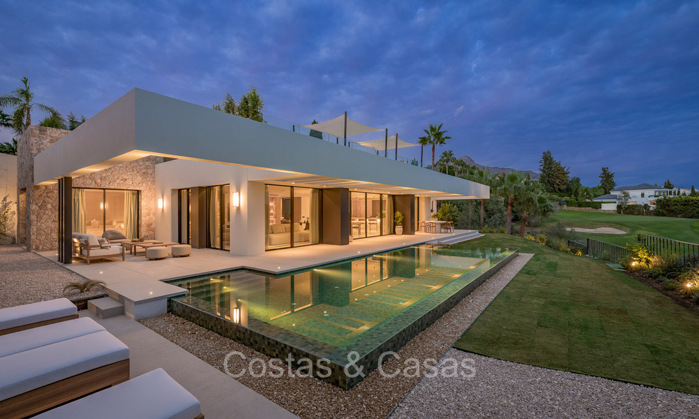 Nieuwe, ultramoderne luxevilla te koop met een architectonisch design, eerstelijns golf Los Naranjos te Nueva Andalucia, Marbella 73124