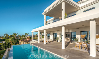 Exclusieve designvilla met panoramisch zeezicht te koop in het een vijfsterren golfresort in Marbella - Benahavis 74778 