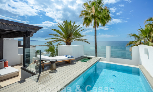 Superieur eerstelijnsstrand penthouse te koop met frontaal zeezicht in Puente Romano op de Golden Mile van Marbella 52918