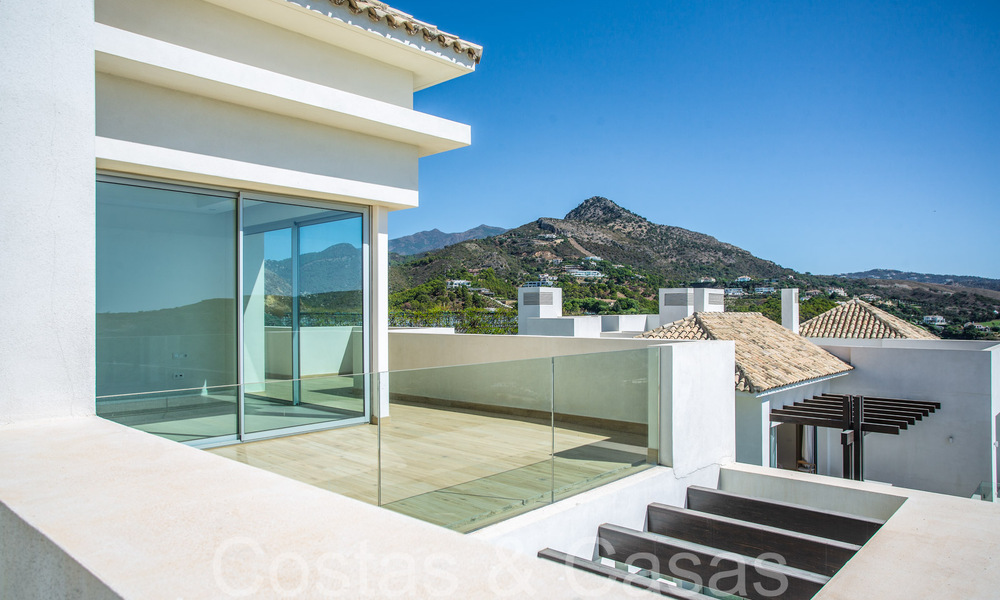 Instapklaar, gloednieuw penthouse met 3 slaapkamers te koop met zeezicht in een gated resort in Benahavis - Marbella 66216