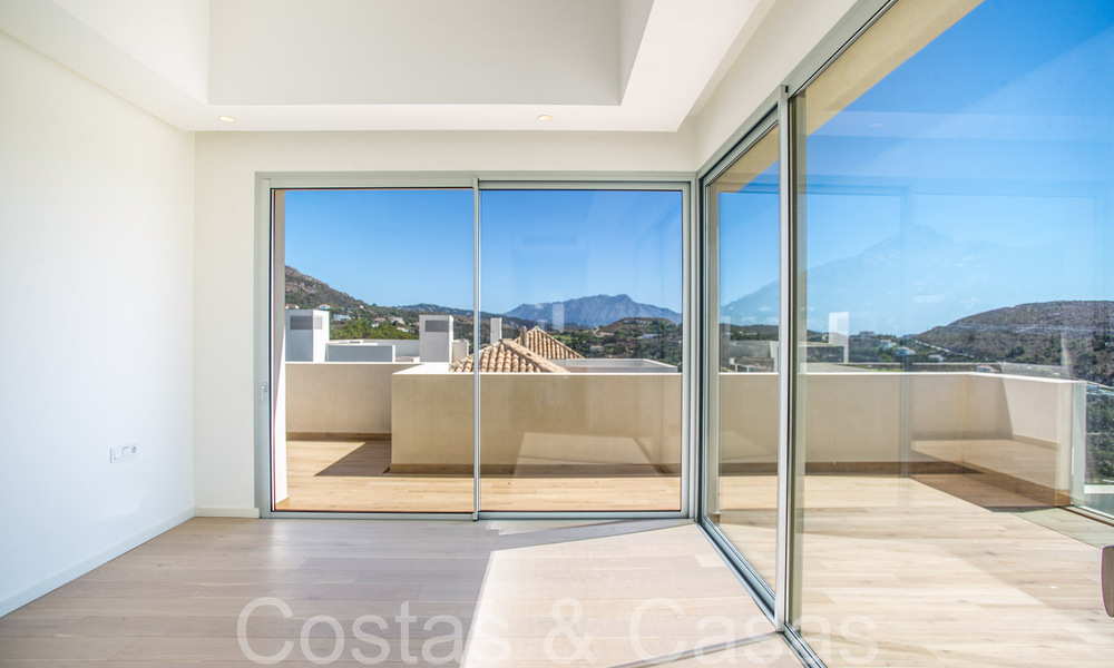 Instapklaar, gloednieuw penthouse met 3 slaapkamers te koop met zeezicht in een gated resort in Benahavis - Marbella 66224