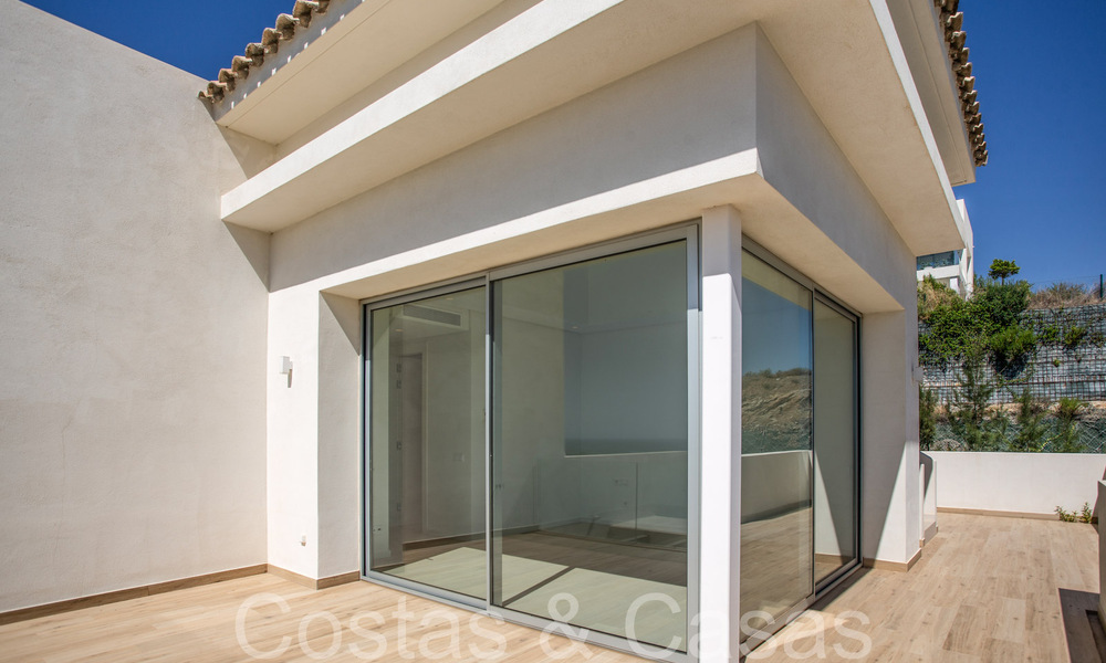 Instapklaar, gloednieuw penthouse met 3 slaapkamers te koop met zeezicht in een gated resort in Benahavis - Marbella 66227