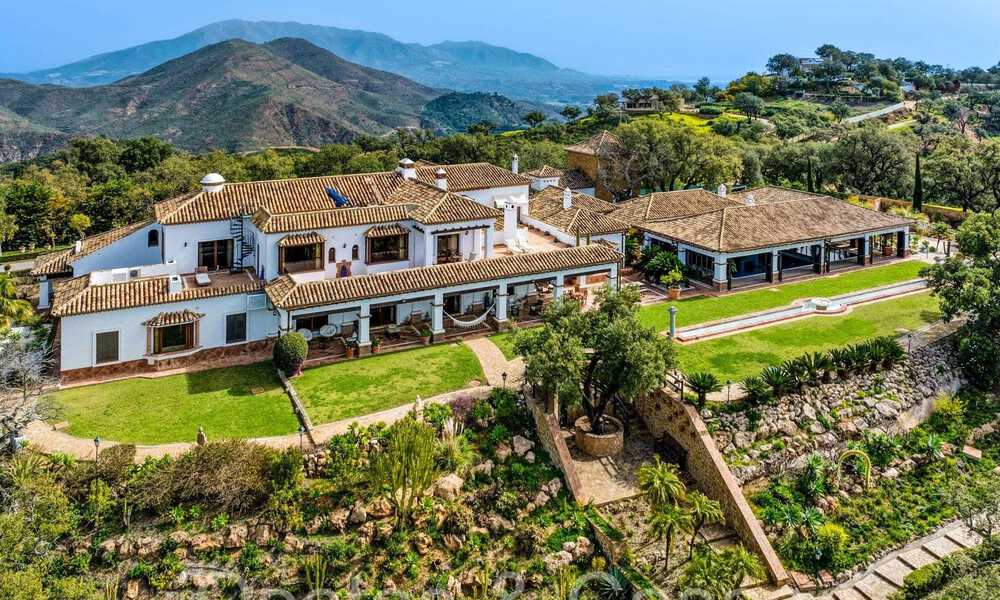 Groots, Andalusisch landgoed te koop op een verhoogde kavel van 5 hectare in de heuvels van Oost Marbella 67553